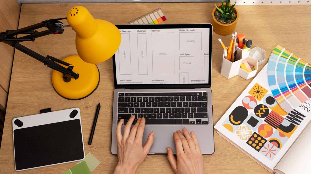 طرق تصميم ملصقات إعلانية