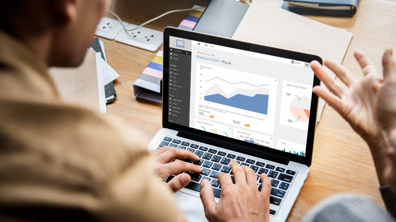 تحليل بيانات الموقع