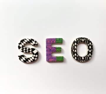 دليل SEO المحلي للمتاجر والشركات في السعودية كيف تظهر في الصفحة الأولى لجوجل بدون إعلانات مدفوعة